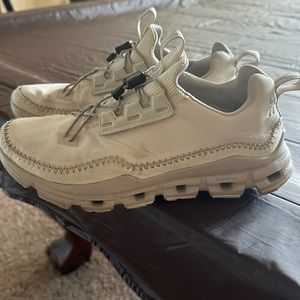 On clouds pair of hiking waterproof tennis shoes. In great shape!!